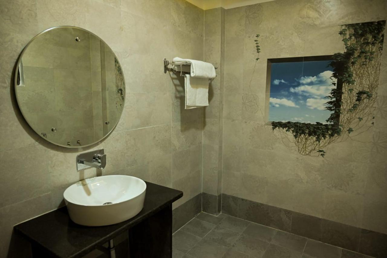 בהופאל Hotel Golden Bliss מראה חיצוני תמונה