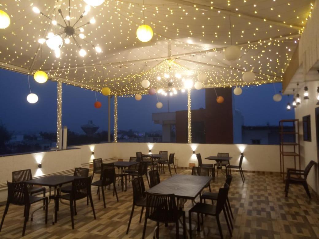 בהופאל Hotel Golden Bliss מראה חיצוני תמונה