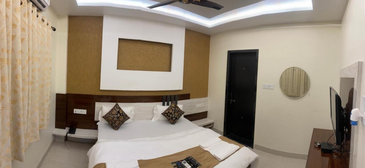 בהופאל Hotel Golden Bliss מראה חיצוני תמונה
