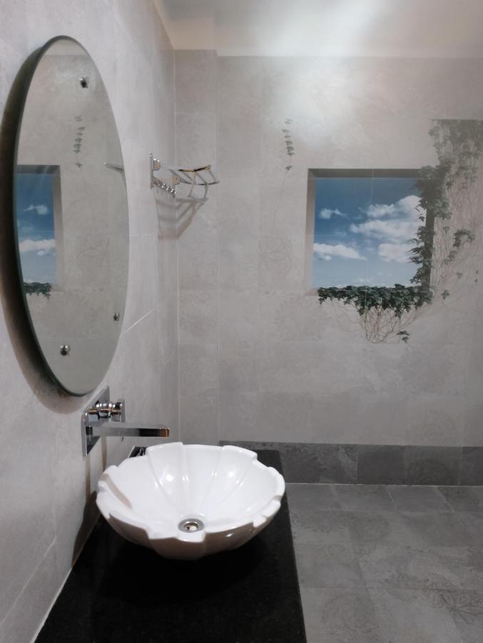 בהופאל Hotel Golden Bliss מראה חיצוני תמונה